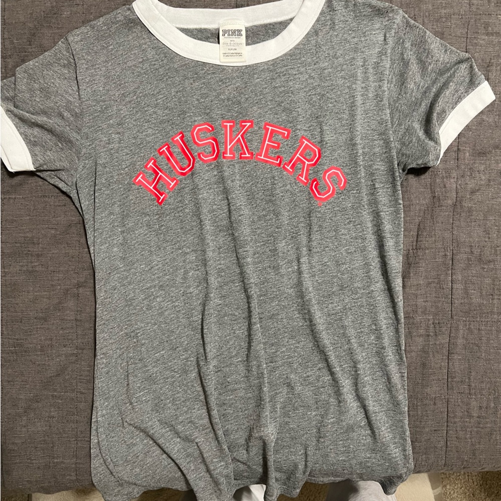 PINK ‘HUSKERS’ TEE